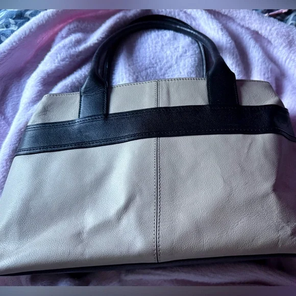 Kate Spade Black and Tan Bow Satchel - Picture 3 of 3